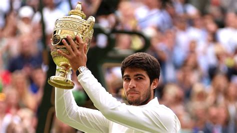 Novak Djokovic wins the first set against Carlos Alcaraz in the Wimbledon final